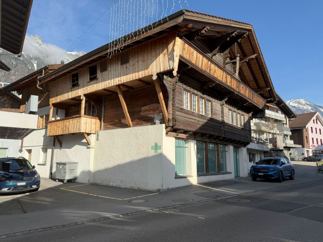 Gallery image Süd-Ansicht mit Geschäftseingang / Ost-Ansicht