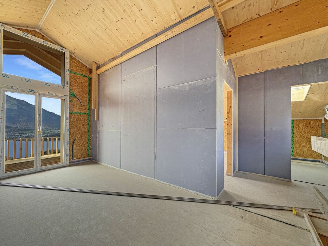 Gallery image Dachgeschoss mit Arbeitsplatz und Balkontüre