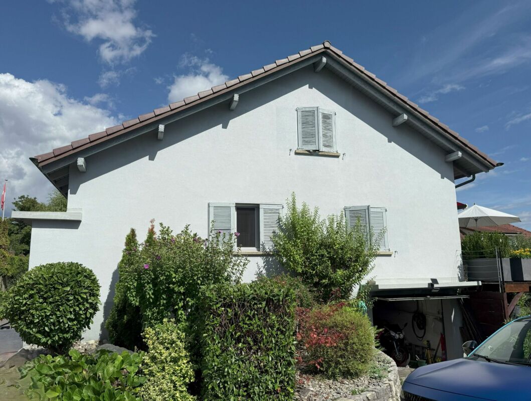Gallery image Westseite mit Garage