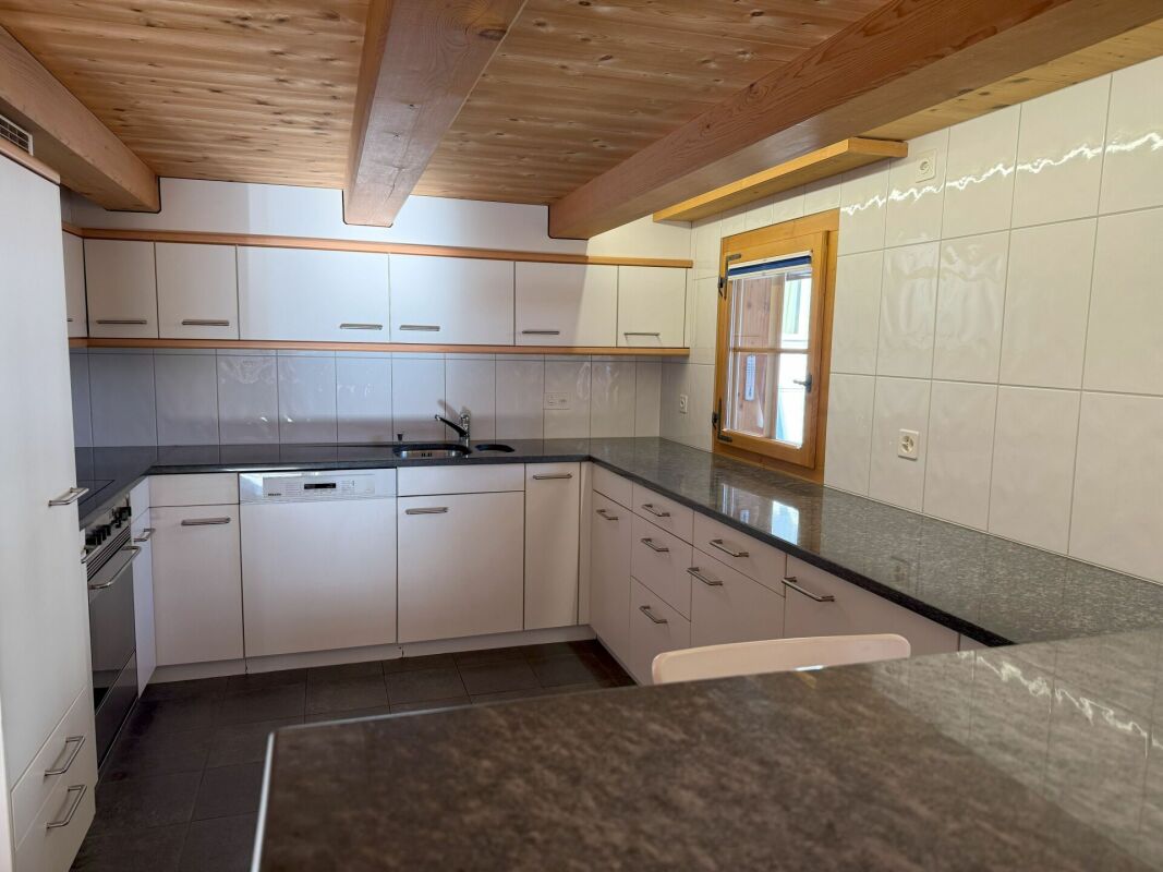 Gallery image Küche mit Stehbar 4.5-Zimmer-Wohnung DG