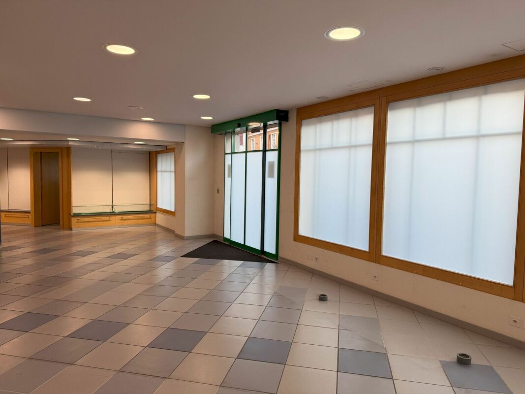 Gallery image Ladeneingang mit Gilgen-Automatiktüren