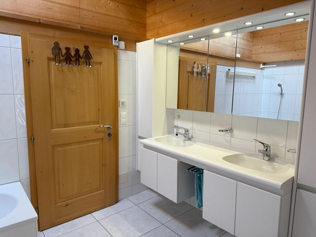 Gallery image Badezimmer 4.5-Zimmer-Wohnung DG